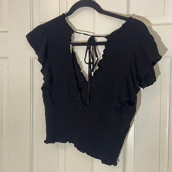 Illa Illa Black Smocked Cross Over Tie Crop-top - Picture 2 of 5